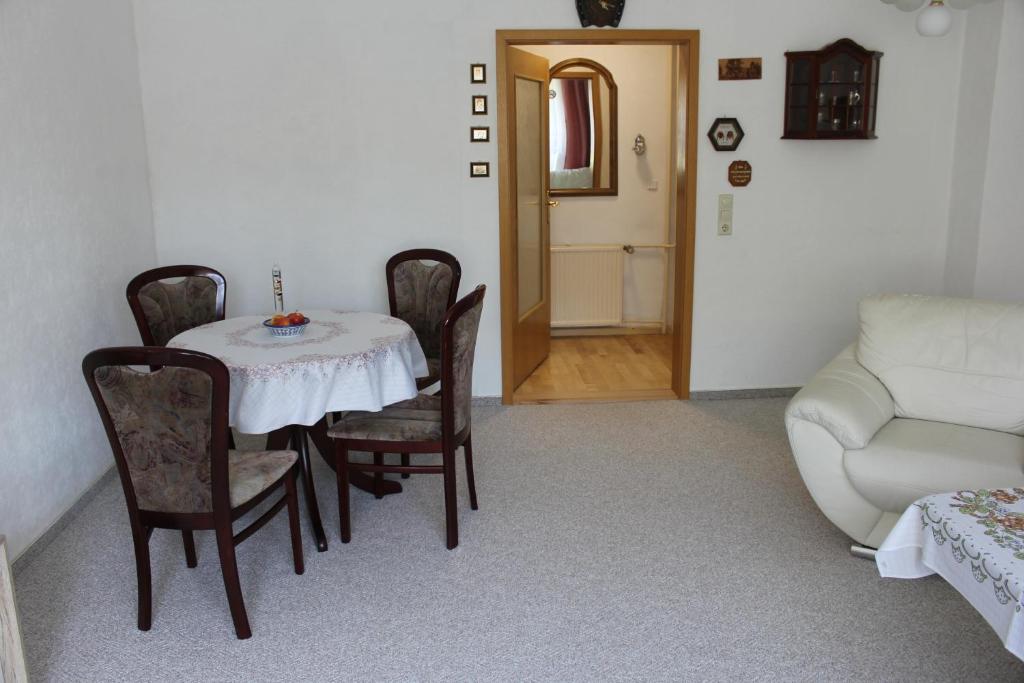 Ferienwohnung /Zimmervermietung Große room 1