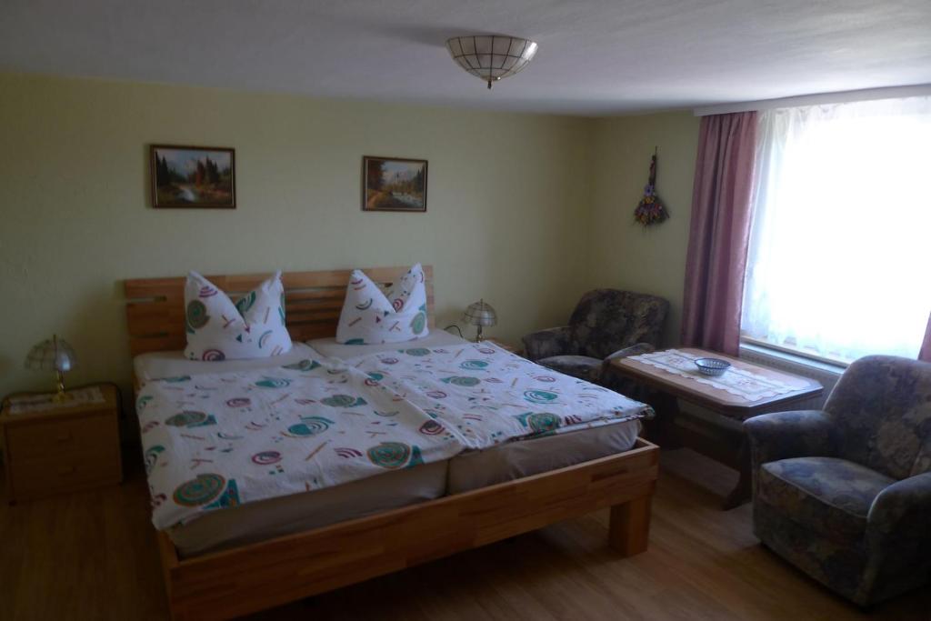 Ferienwohnung /Zimmervermietung Große room 3